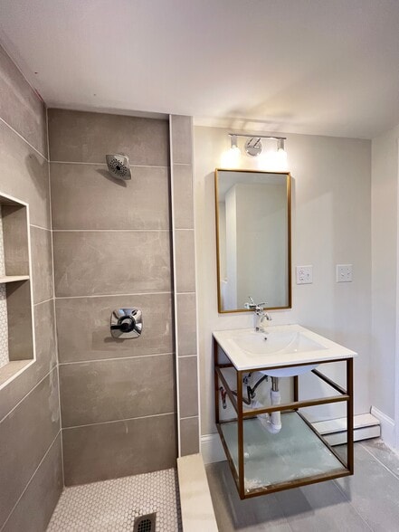 Bathroom - 27 Barry St