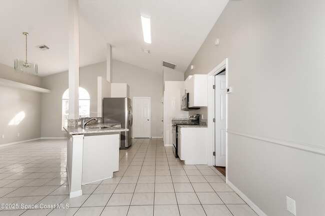 Building Photo - 1721 SW Whipple Ave