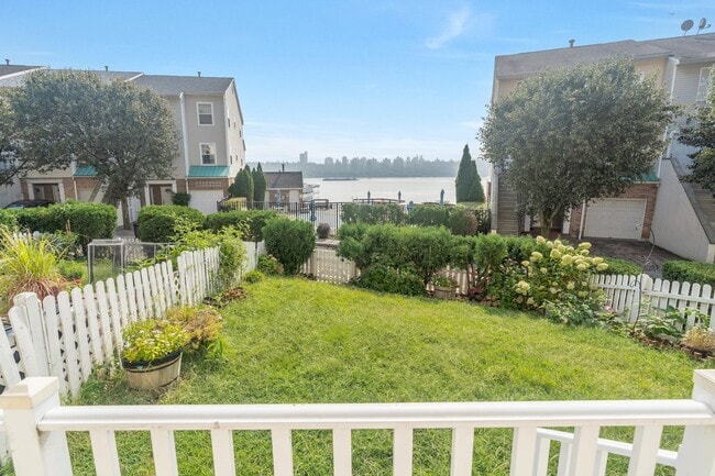 Building Photo - 66 Bergen Ridge Rd