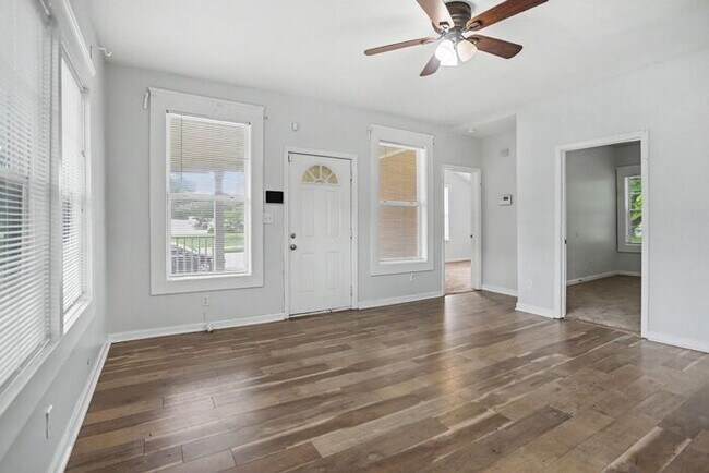 Building Photo - 3BR/2BA Gem Located in Historic West End!