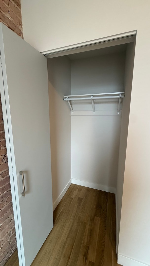 Building Photo - 1118 S Western Ave