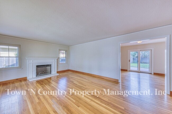 Building Photo - Charming 2BR/1BA Home in South Salinas!