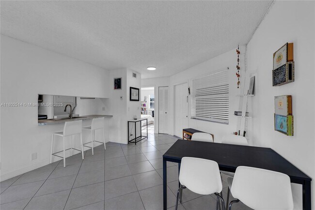 Building Photo - 333 SW 86th Ave
