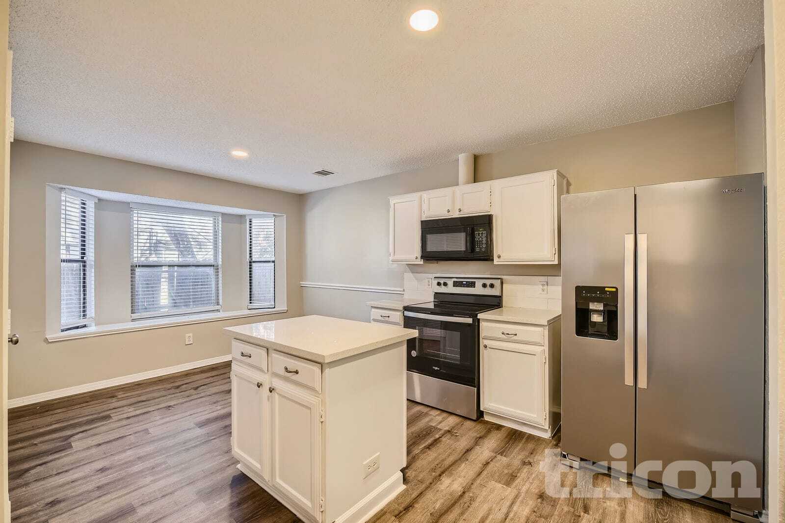 Building Photo - 6305 Meadowglen Dr