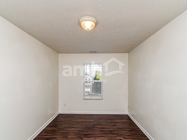 Building Photo - 1212 Whitman Dr