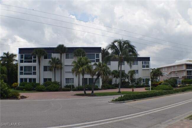 Building Photo - 1930 Gulf Shore Blvd N