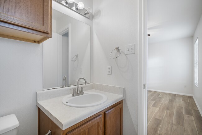 Building Photo - 903 Haynes Dr