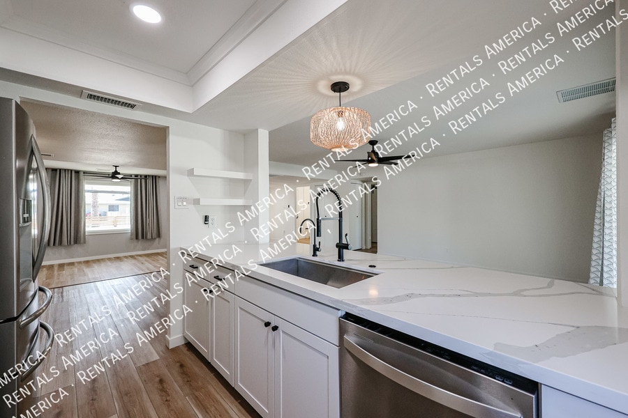 Building Photo - 1430 E Bell De Mar Dr