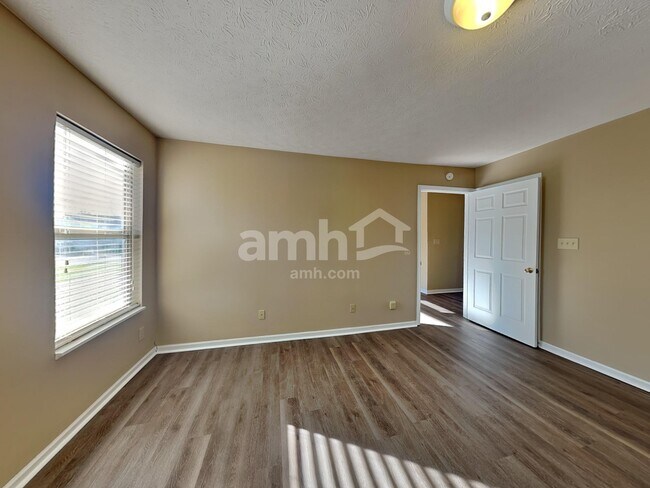 Building Photo - 1903 E Maple Park Dr