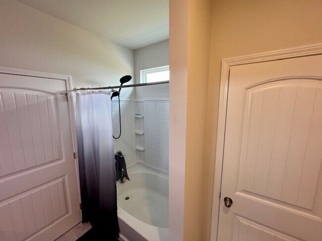 Building Photo - UP TO $500 OFF ONE MONTH!