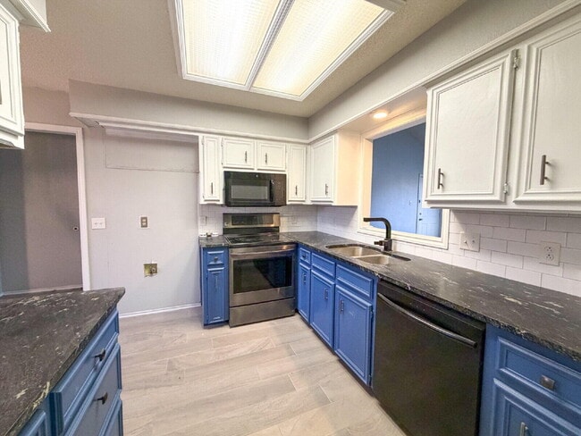 Building Photo - 9706 Aberdeen Ave