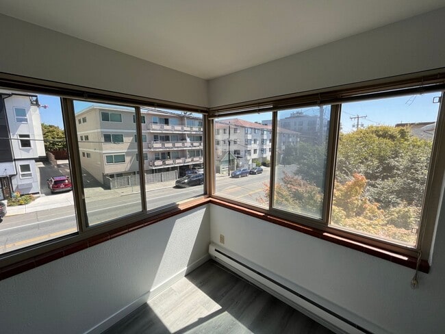 Building Photo - BEAUTIFUL NEWLY UPDATED 1 bed / 1 bath at ...