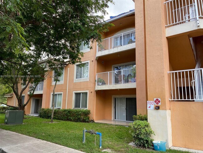 Building Photo - 6984 SW 39th St