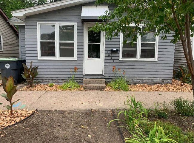 Building Photo - Cozy 1 bed/1 bath House in La Crosse