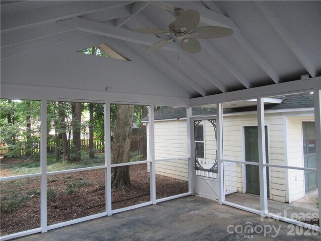 Building Photo - 11718 Fernhurst Ln