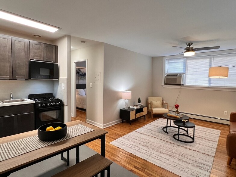 Kitchen/Living - Park Ridge Manor Apartments