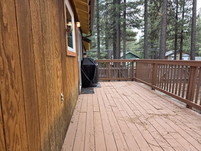 Building Photo - Two bedroom furnished home in a quiet area