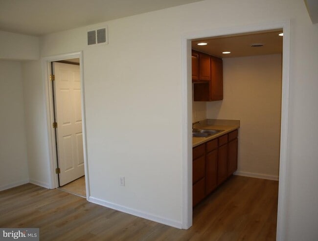 Building Photo - 1007 Kent Ave