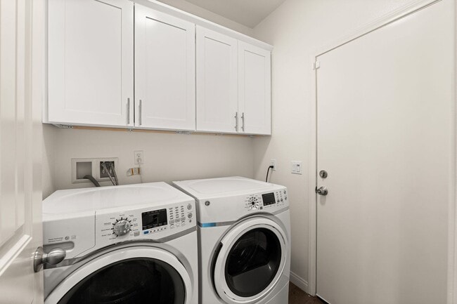 Building Photo - Beautiful Condo