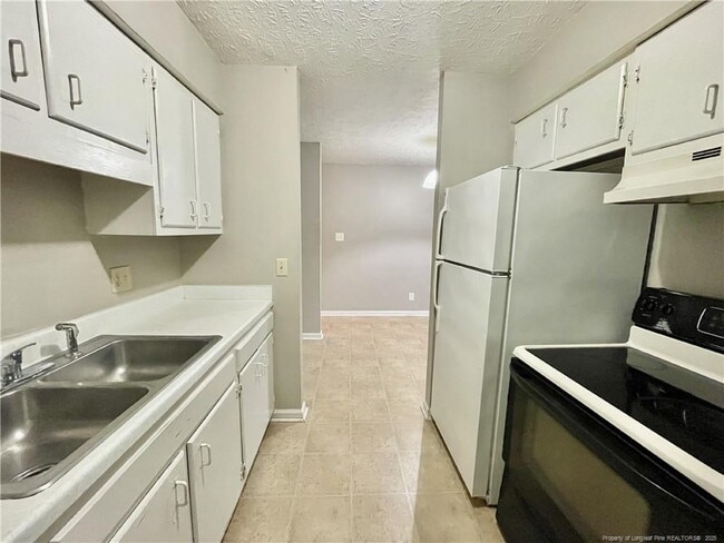 Building Photo - 3241 Willard Dr