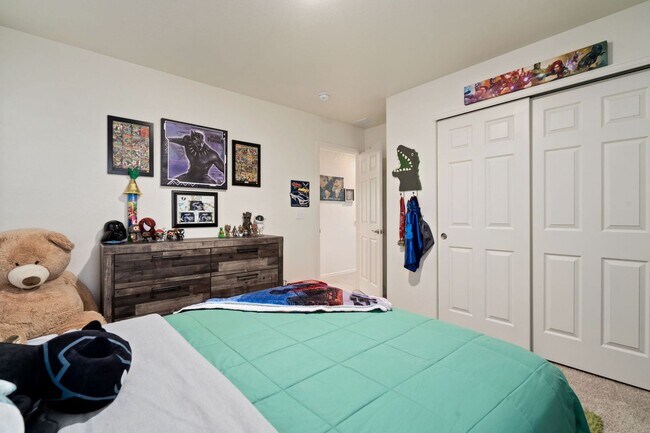 Building Photo - Beautiful 5 Bed Home in Raindance