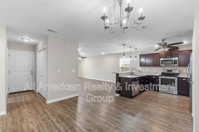 Building Photo - 426 Eisenhower Dr