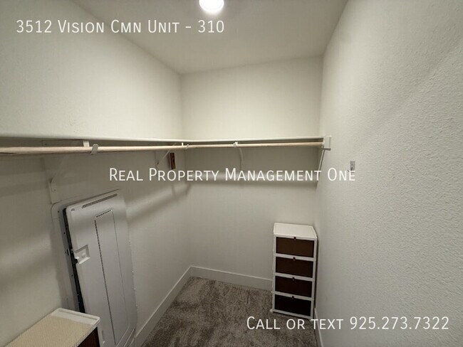 Building Photo - 3512 Vision Cmn