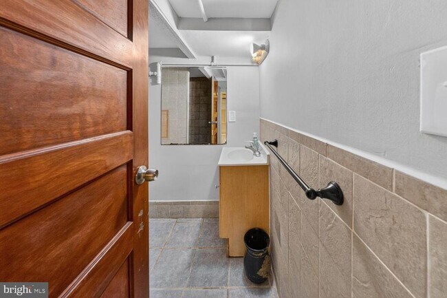 Building Photo - 1353 Kennedy St NW