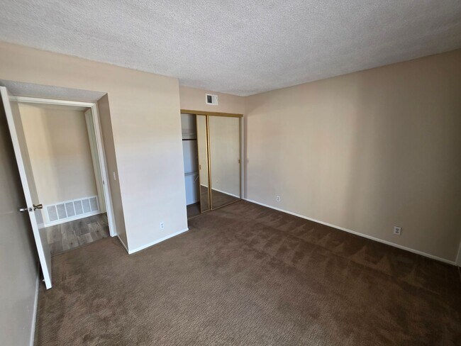 Building Photo - Beautiful Upgraded "Westside" Condo!