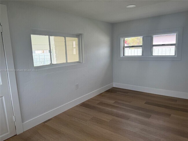 Building Photo - 8242 SW 43rd Terrace