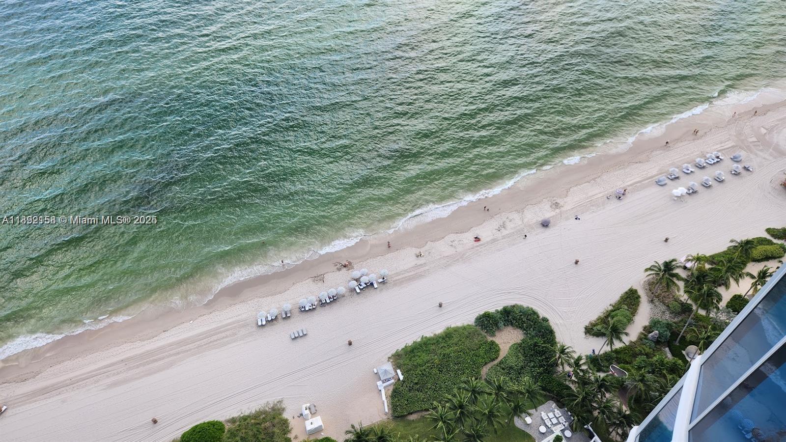 Building Photo - 17001 Collins Ave