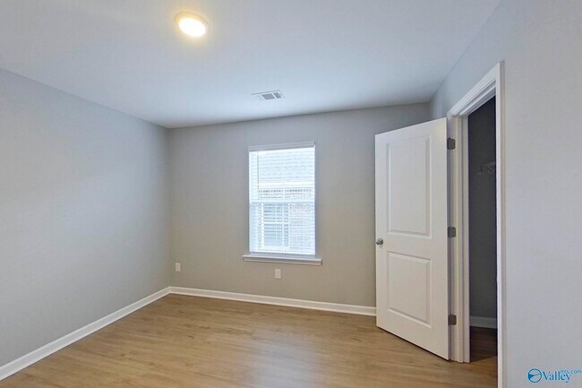Building Photo - 649 June St