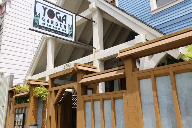 Building Photo - 226-230 Scott St