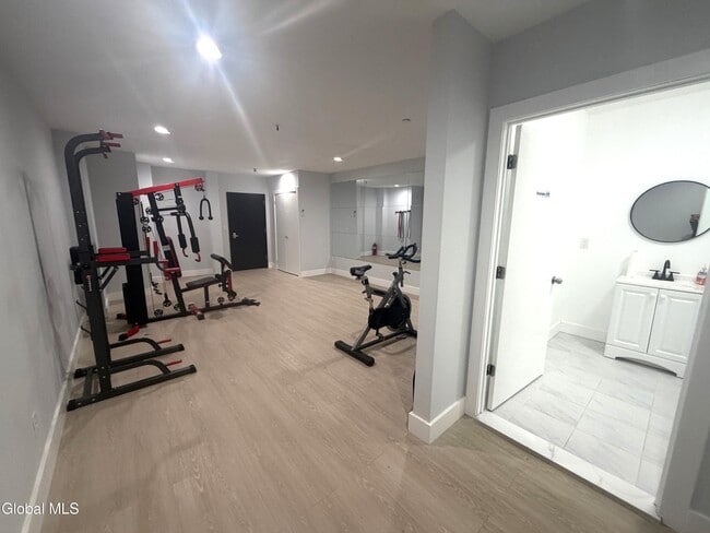 Building Photo - 5 Broadway