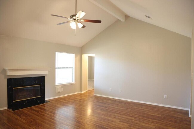 Building Photo - 3419 Lakeland Gardens Dr