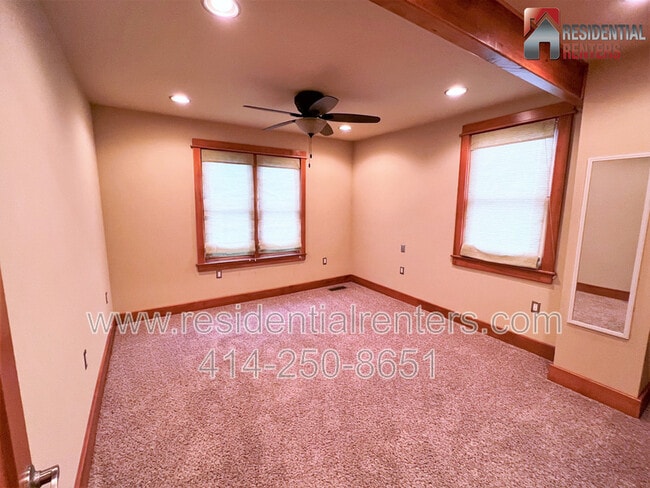 Building Photo - 804 E Brady St
