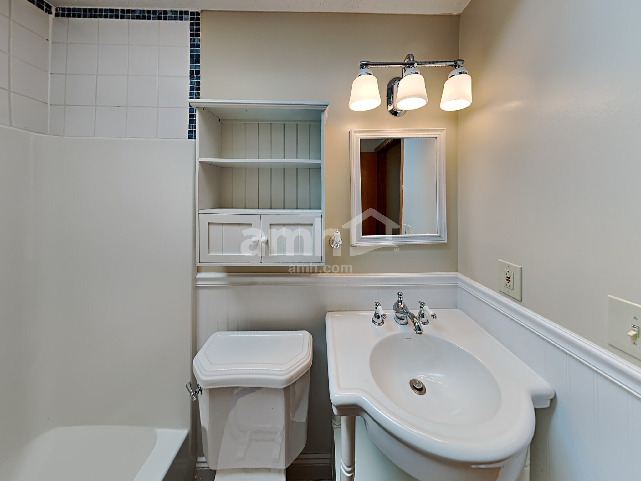 Building Photo - 105 Elmwood St