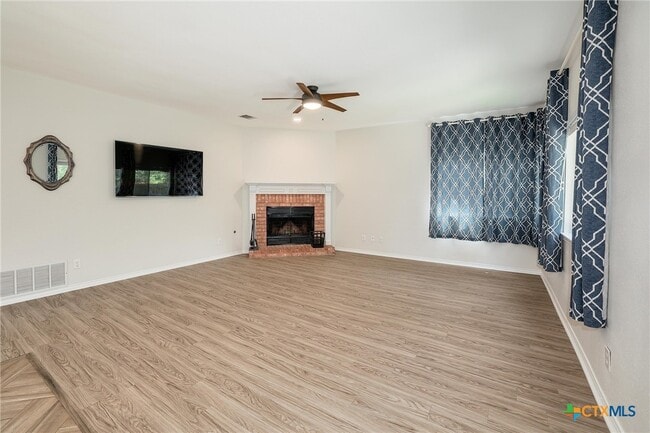 Building Photo - 703 Ivy Ct