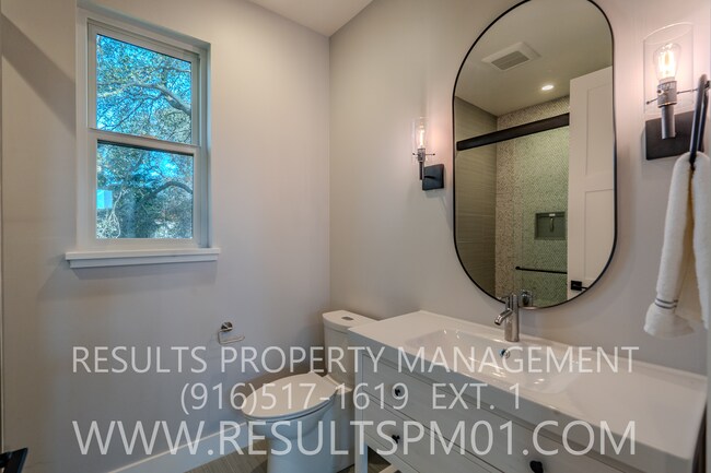 Building Photo - Stunning luxury custom home! 4 bedrooms heart of Fairoaks