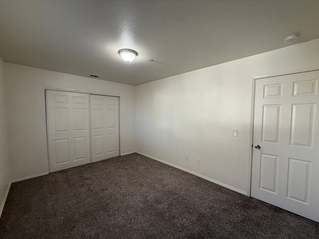 Building Photo - L41900