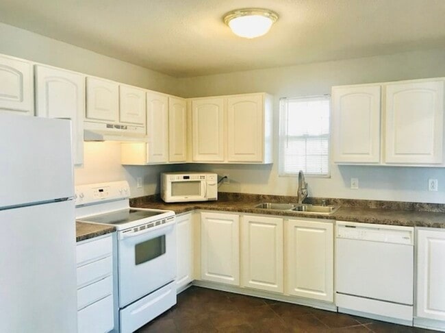 Building Photo - 106 Chesterfield Ct