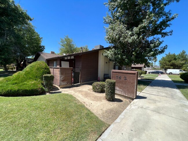 Building Photo - 7612 N Laurelglen Blvd