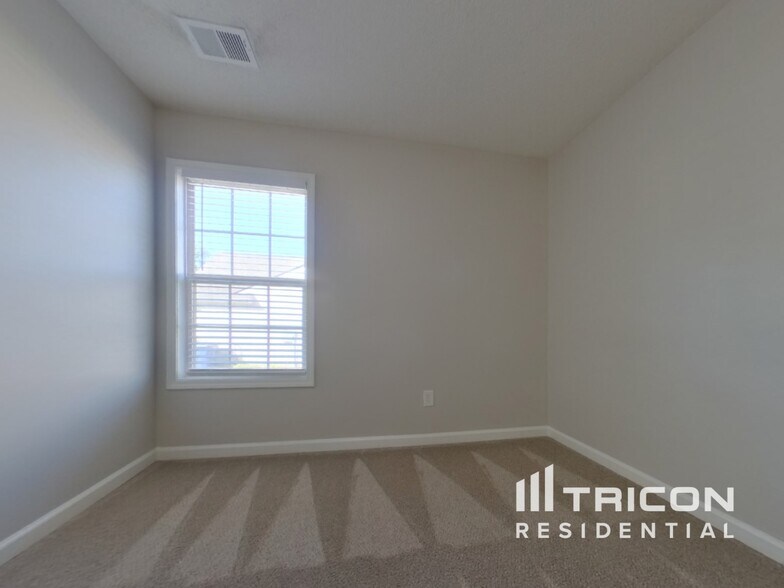 Building Photo - 107 Bainbridge Way