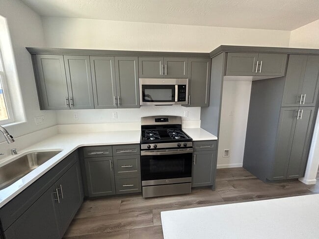 Building Photo - Beautiful Home Close to Sports Park