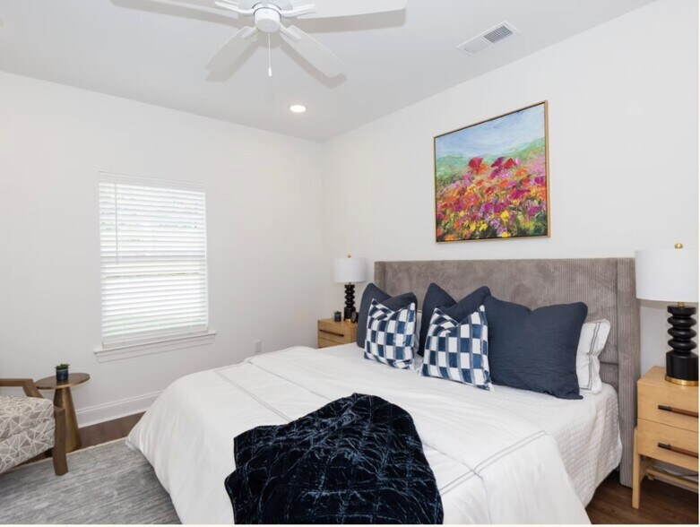 Building Photo - 703 Southview Dr