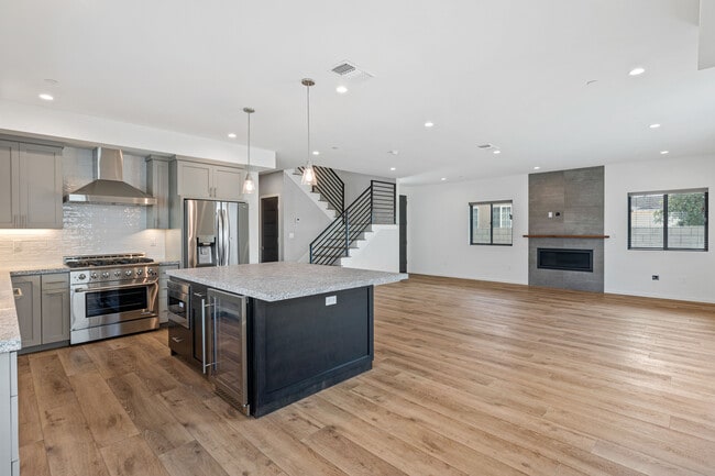 Building Photo - 15521 Patronella Ave