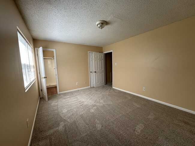 Building Photo - 502 Thyme Ct
