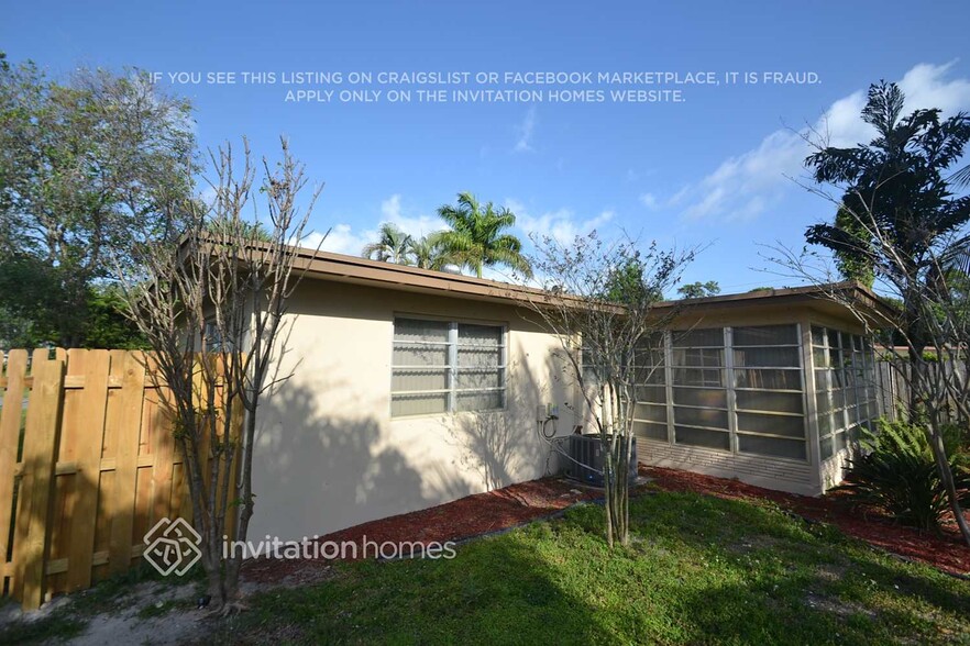 Building Photo - 2408 SW 34th Ave