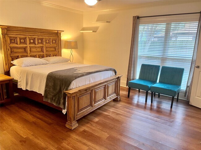 Building Photo - 2109 N Red Cedar Cir