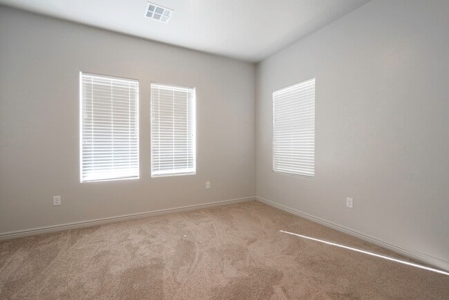 Building Photo - 4 bedroom 2 Bath Home in Desert Edge Cove - RV parking!